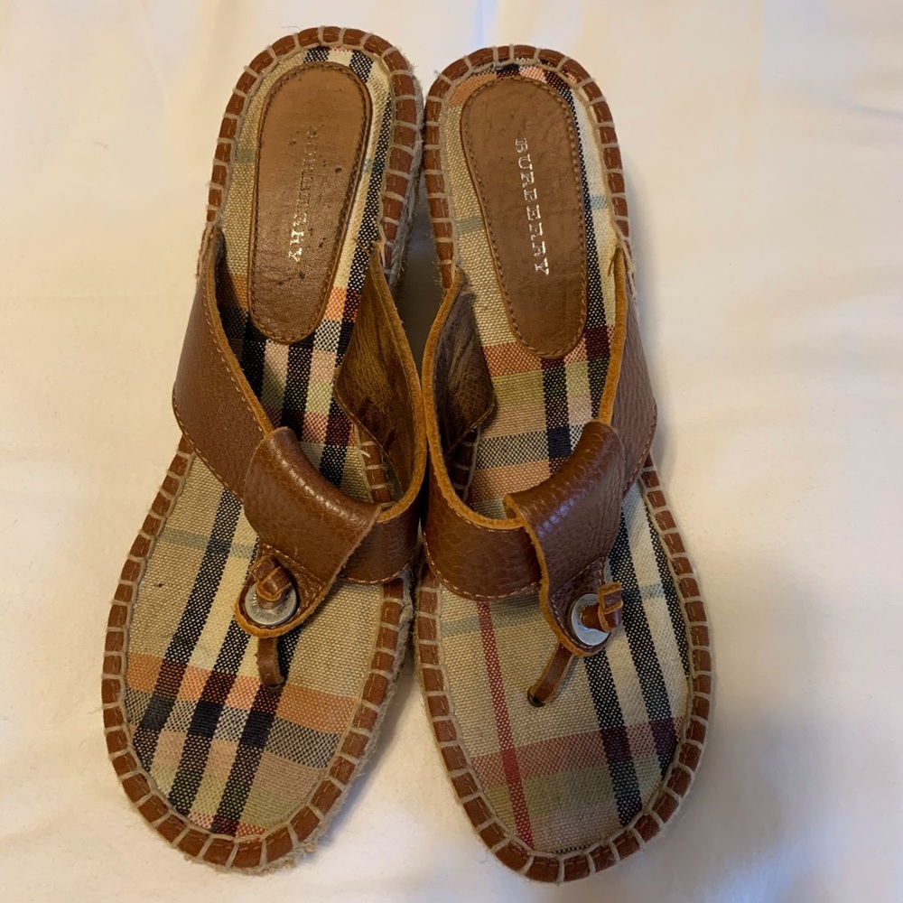 Burberry thong sandal size 6